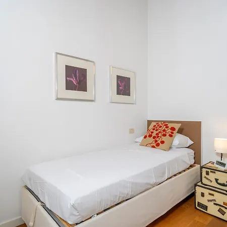 Guesthost - Lovely X6 With Balcony Apartmán *