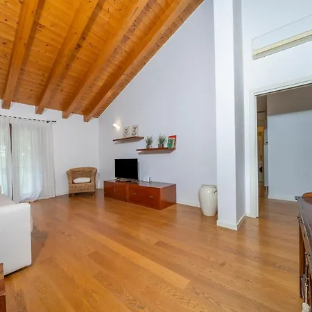 Guesthost - Lovely X6 With Balcony Appartement Palmanova