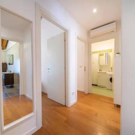 Guesthost - Lovely X6 With Balcony Appartement