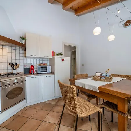 Guesthost - Lovely X6 With Balcony Apartmán