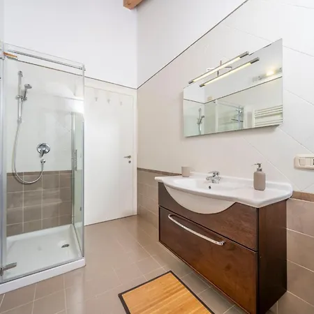 Guesthost - Lovely X6 With Balcony Apartmán *